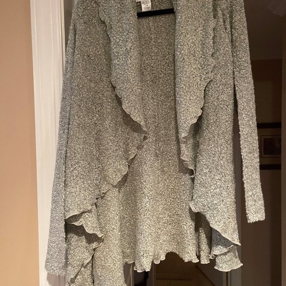 Woman's sweater - Picture 3 of 4